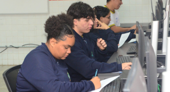 Alunos das Escolas do Futuro de Goiás podem receber Bolsa Profissionalizante